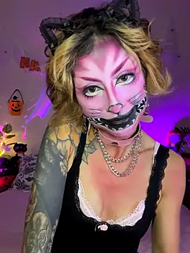 Snapshot of Cinamoonn chatting on 10-24-25, 11:23 Cinamoonn online show from 10-24-25, 11:23