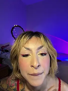 Snapshot of Cinamoonn chatting on 11-14-25, 10:40 Cinamoonn online show from 11-14-25, 10:40