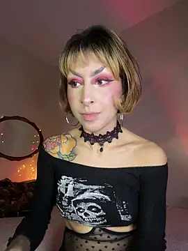 Snapshot of Cinamoonn chatting on 11-21-25, 07:23 Cinamoonn online show from 11-21-25, 07:23