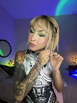 Snapshot of Cinamoonn chatting on 11-26-25, 10:33 Cinamoonn online show from 11-26-25, 10:33