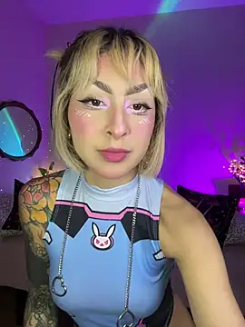 Snapshot of Cinamoonn chatting on 01-18-26, 07:06 Cinamoonn online show from 01-18-26, 07:06