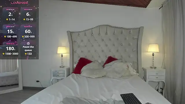 Naughtykitty4 online show from 01-24-25, 10:08