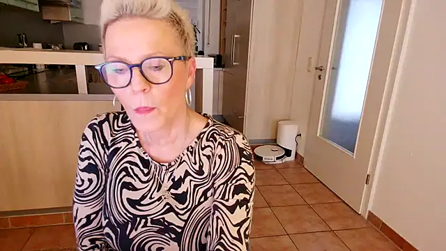 German Milf online show from 01-06-25, 01:52