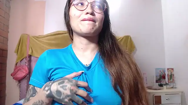 Snapshot of isabelle_adj chatting on 03-15-25, 09:09 isabelle adj online show from 03-15-25, 09:09