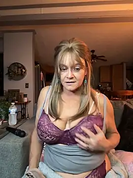 Snapshot of cowgirlc chatting on 11-02-25, 02:47 cowgirlc online show from 11-02-25, 02:47