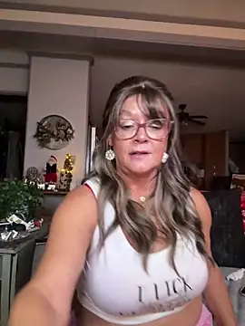 Snapshot of cowgirlc chatting on 11-19-25, 03:28 cowgirlc online show from 11-19-25, 03:28