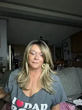 Snapshot of cowgirlc chatting on 03-25-26, 02:39 cowgirlc online show from 03-25-26, 02:39