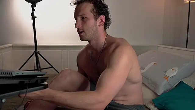 VIktorSecret online show from 08-01-26, 04:23