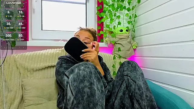 Misss Vikk online show from 09-20-25, 06:25