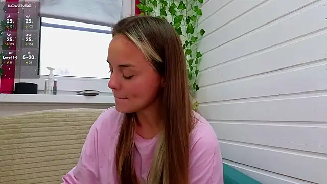 Misss Vikk online show from 10-19-25, 06:47