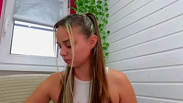 Misss Vikk online show from 10-29-25, 07:54