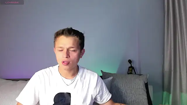 Snapshot of Tim_wolf chatting on 02-18-25, 03:42 Tim wolf online show from 02-18-25, 03:42