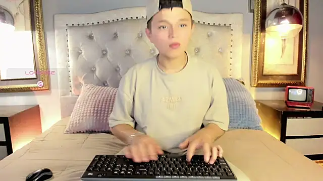 Snapshot of Tim_wolf chatting on 09-11-25, 07:47 Tim wolf online show from 09-11-25, 07:47