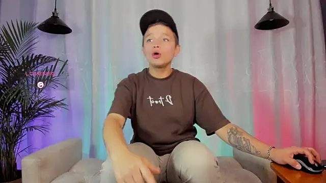 Snapshot of Tim_wolf chatting on 09-18-25, 08:55 Tim wolf online show from 09-18-25, 08:55