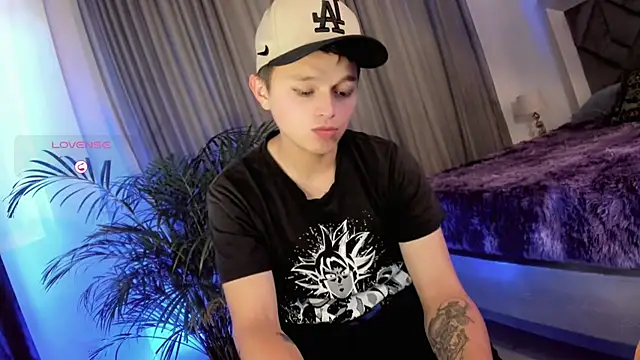 Snapshot of Tim_wolf chatting on 09-20-25, 09:05 Tim wolf online show from 09-20-25, 09:05