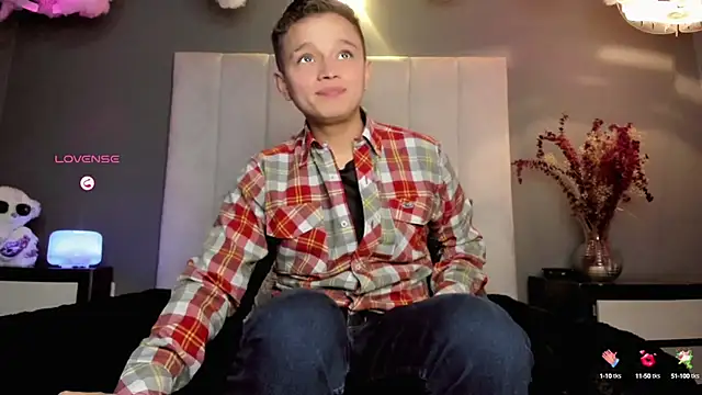 Snapshot of Tim_wolf chatting on 10-02-25, 03:41 Tim wolf online show from 10-02-25, 03:41