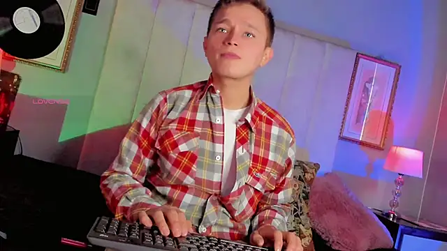 Snapshot of Tim_wolf chatting on 10-12-25, 04:17 Tim wolf online show from 10-12-25, 04:17