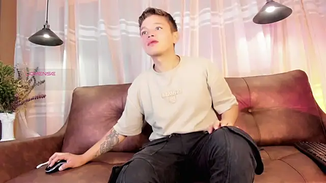 Snapshot of Tim_wolf chatting on 10-17-25, 03:36 Tim wolf online show from 10-17-25, 03:36