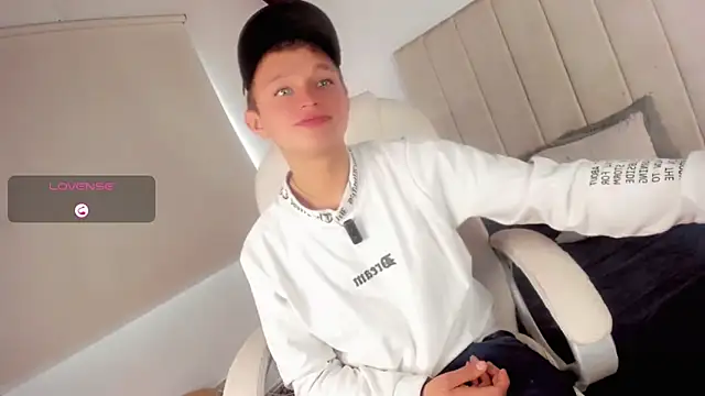 Snapshot of Tim_wolf chatting on 02-04-26, 08:25 Tim wolf online show from 02-04-26, 08:25