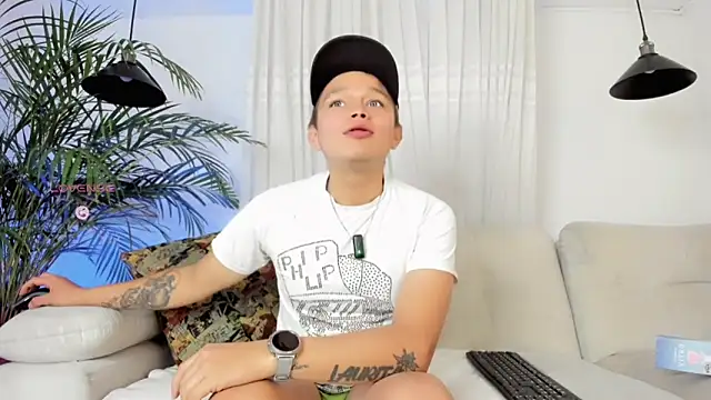 Snapshot of Tim_wolf chatting on 02-15-26, 04:58 Tim wolf online show from 02-15-26, 04:58