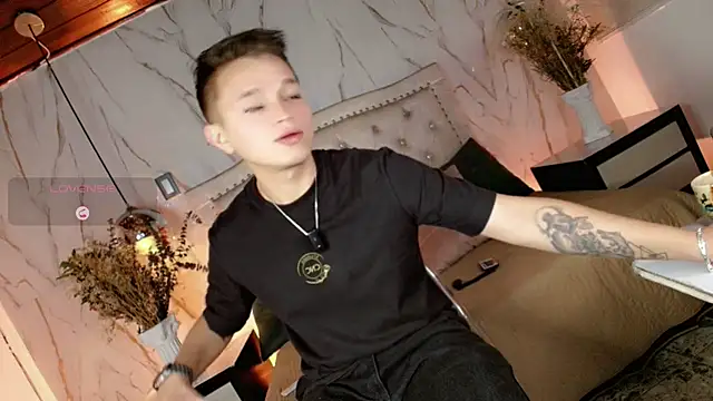 Snapshot of Tim_wolf chatting on 02-25-26, 02:48 Tim wolf online show from 02-25-26, 02:48