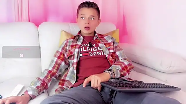 Snapshot of Tim_wolf chatting on 03-05-26, 02:35 Tim wolf online show from 03-05-26, 02:35