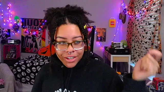 Snapshot of N1NT3NDH03 chatting on 09-29-25, 12:10 N1NT3NDH03 online show from 09-29-25, 12:10