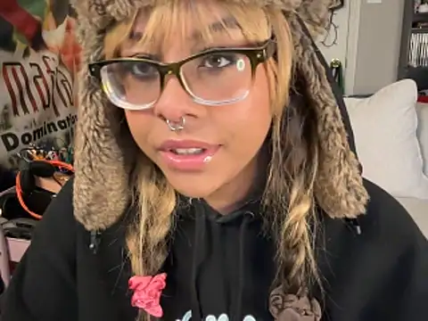 Snapshot of N1NT3NDH03 chatting on 12-15-25, 02:21 N1NT3NDH03 online show from 12-15-25, 02:21