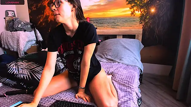 Snapshot of MollyLollipop chatting on 02-05-25, 06:35 MollyLollipop online show from 02-05-25, 06:35