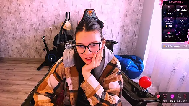 Snapshot of MollyLollipop chatting on 02-21-25, 05:35 MollyLollipop online show from 02-21-25, 05:35