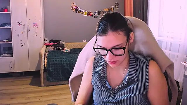 MollyLollipop online show from 12-15-25, 05:55