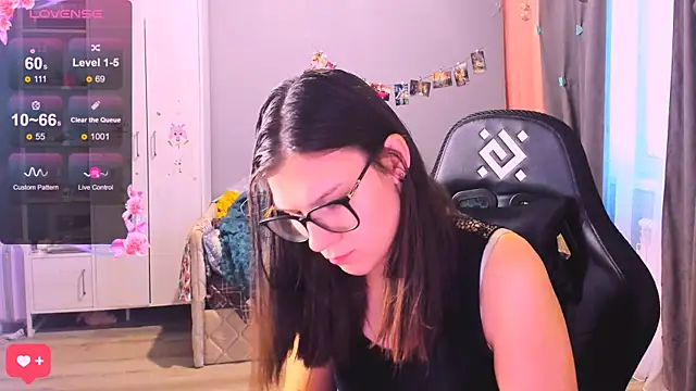 MollyLollipop online show from 12-19-25, 03:24