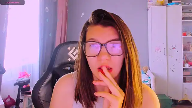 MollyLollipop online show from 06-03-26, 03:31