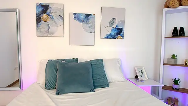 Isabella Harley online show from 04-23-26, 01:24