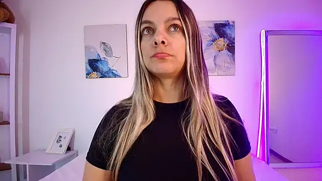 Snapshot of Isabella_Harley chatting on 06-19-26, 01:48 Isabella Harley online show from 06-19-26, 01:48
