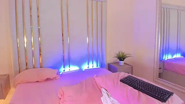 Snapshot of Saekohofman chatting on 02-08-25, 04:25 Saekohofman online show from 02-08-25, 04:25