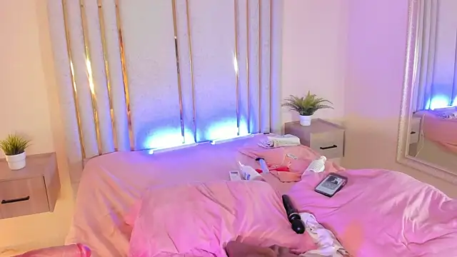 Snapshot of Saekohofman chatting on 03-06-25, 10:30 Saekohofman online show from 03-06-25, 10:30