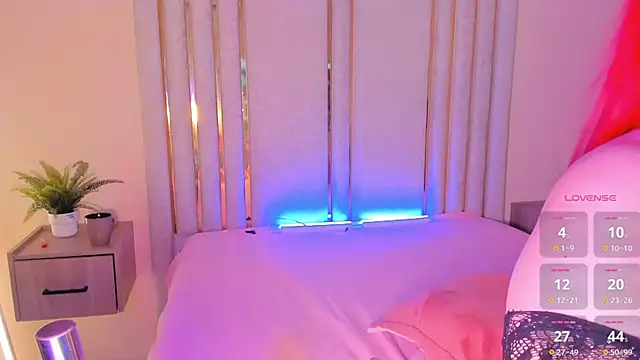 Snapshot of Saekohofman chatting on 10-18-25, 04:15 Saekohofman online show from 10-18-25, 04:15