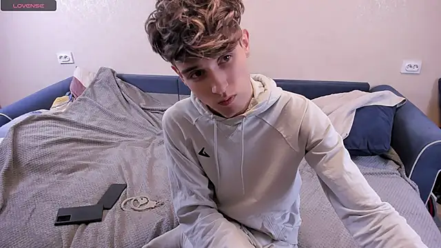 Snapshot of James_Mills chatting on 02-19-25, 12:35 James Mills online show from 02-19-25, 12:35