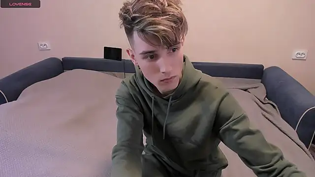 Snapshot of James_Mills chatting on 03-06-25, 07:10 James Mills online show from 03-06-25, 07:10