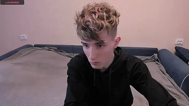 Snapshot of James_Mills chatting on 03-07-25, 07:05 James Mills online show from 03-07-25, 07:05