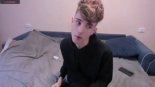 Snapshot of James_Mills chatting on 03-08-25, 09:40 James Mills online show from 03-08-25, 09:40