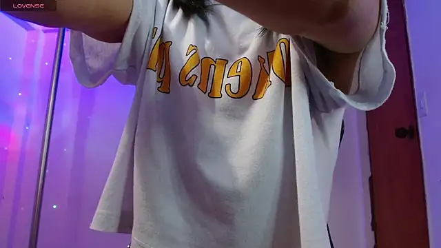 Snapshot of Martina1369 chatting on 02-17-26, 03:29 Martina1369 online show from 02-17-26, 03:29