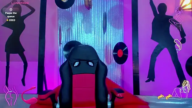 nickyminach  online show from 11-19-25, 07:25