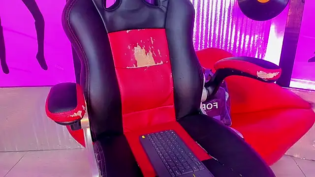 nickyminach  online show from 03-31-26, 07:36