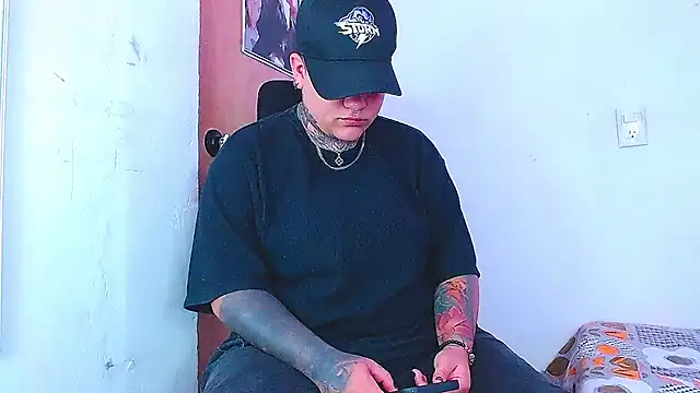 Snapshot of Techno_420_ chatting on 12-20-24, 06:02 Techno 420 online show from 12-20-24, 06:02