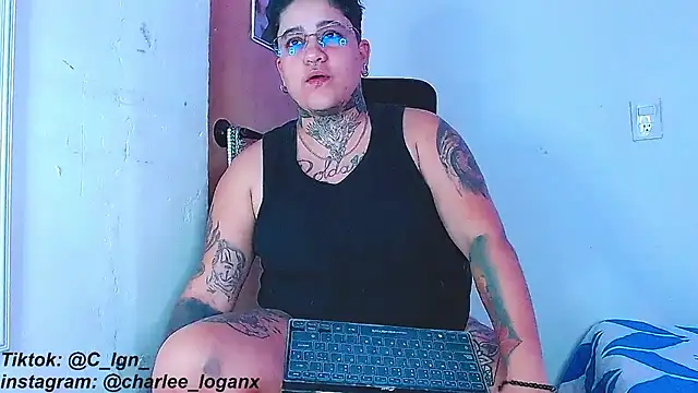 Snapshot of Techno_420_ chatting on 01-16-25, 04:17 Techno 420 online show from 01-16-25, 04:17