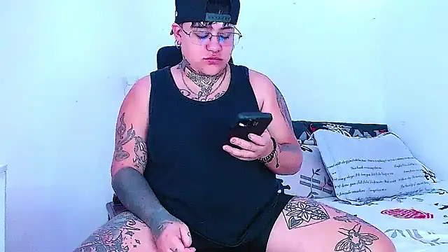 Snapshot of Techno_420_ chatting on 03-19-25, 02:46 Techno 420 online show from 03-19-25, 02:46