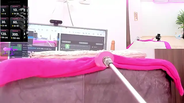 Paulina Davis  online show from 04-26-26, 12:30