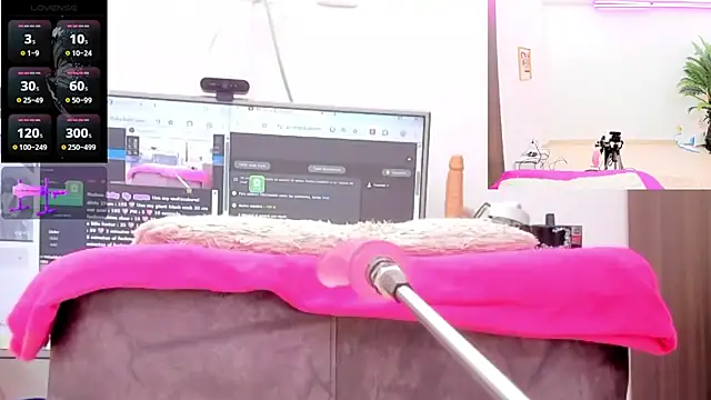 Paulina Davis  online show from 04-29-26, 01:21